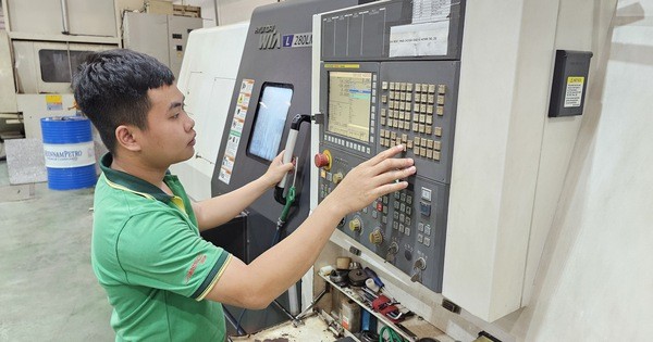 Điều chỉnh giờ sản xuất mùa nóng, doanh nghiệp giảm đến 15% tiền điện