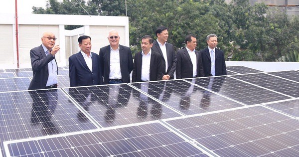 Điện mặt trời mái nhà giá 0 đồng, lúng túng hạch toán nguồn điện dư khi EVN không mất tiền mua