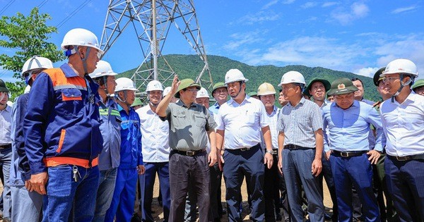 Thủ tướng biểu dương tinh thần thi công đường dây 500kV mạch 3 kéo điện ra Bắc