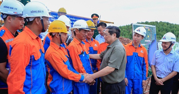 Thủ tướng: Ra nước ngoài, lục từng container để đưa thiết bị về làm đường dây 500kV