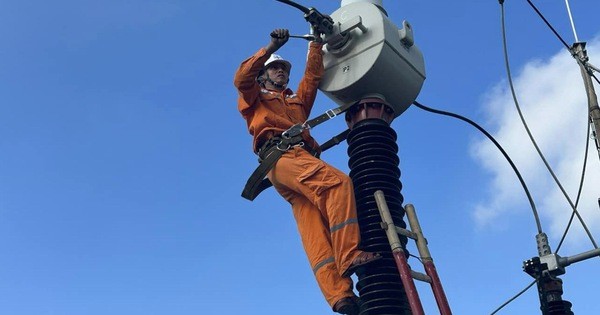 EVN phải trả hơn 50 tỉ đồng tiền lãi vay mỗi ngày, lỗ trên 1 tỉ USD