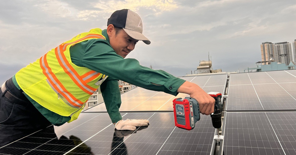 Người dân thắc mắc: Điện mặt trời mái nhà không nối lưới, không kinh doanh sao phải thông báo?