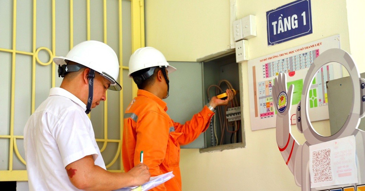 Vì sao áp giá điện hai thành phần nếu dùng từ 200.000 kWh/tháng?