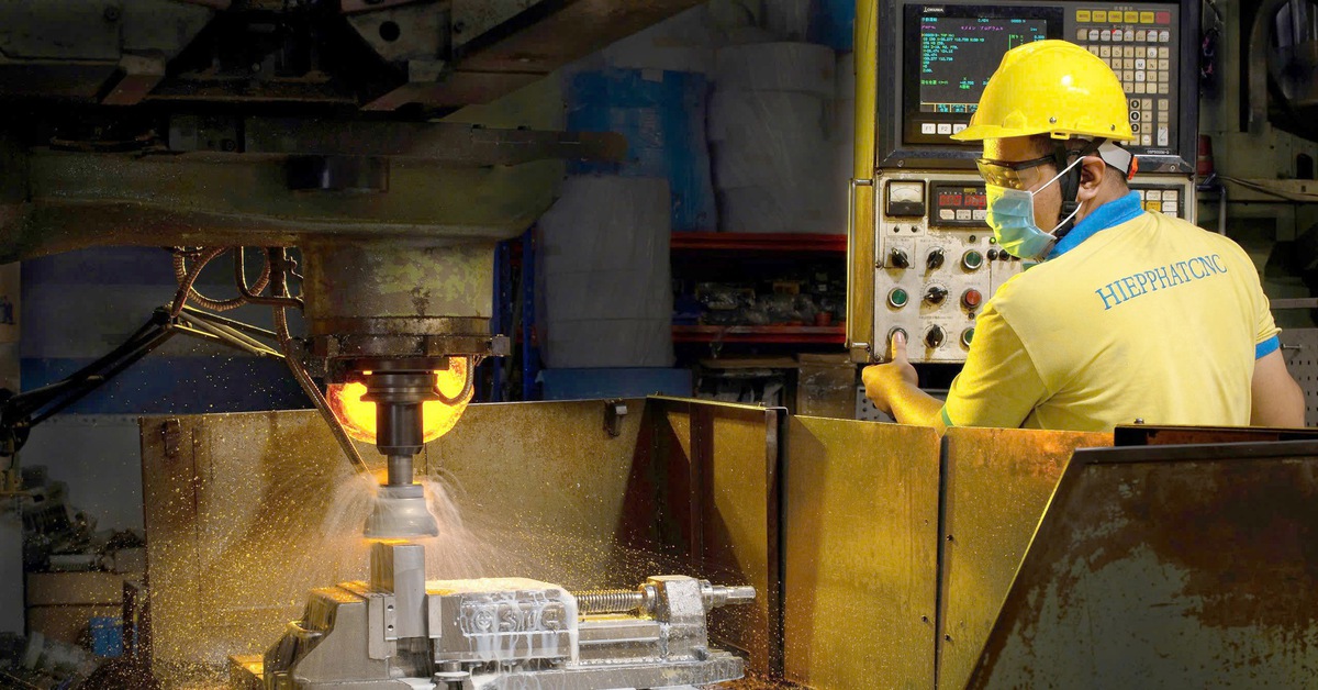 Thử nghiệm tính giá điện hai thành phần cho khách dùng 200.000 kWh/tháng từ tháng 10