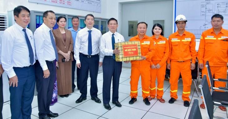 Đường dây 500kV Lào Cai - Vĩnh Yên quy mô 7.400 tỉ đồng hoàn thành trong 6 tháng - Ảnh 1.