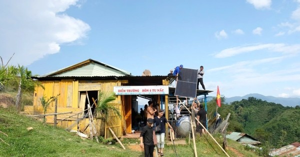 Những người thắp đèn, thắp chữ cho những điểm trường “chạm mây”