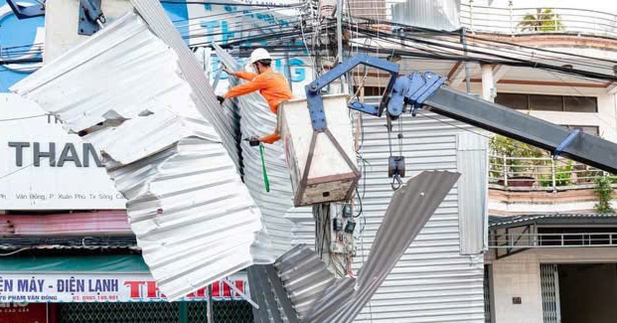 EVN phấn đấu cấp điện ‘hậu bão 13’ trước ngày 11-11