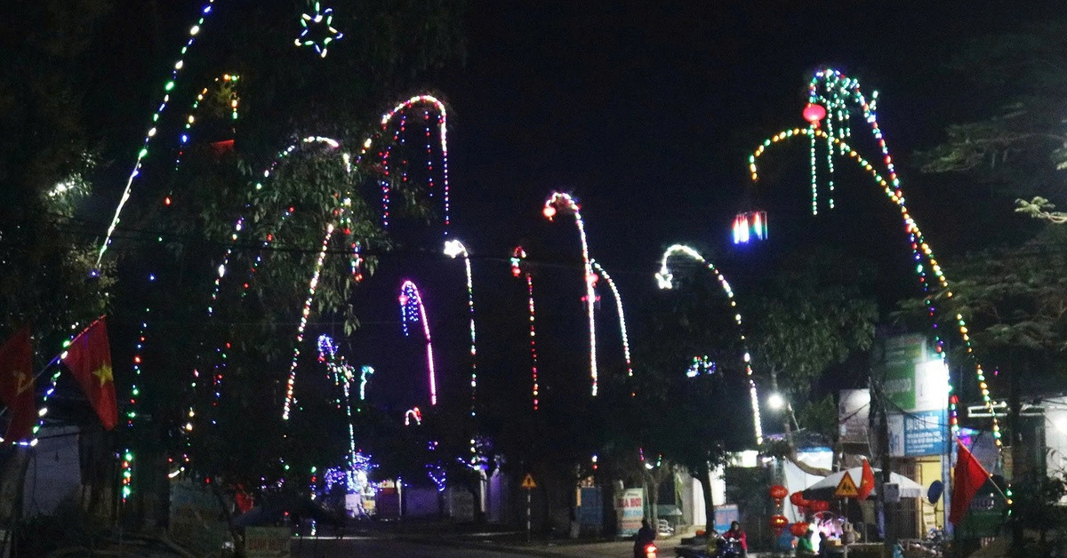 Đảm bảo an toàn điện khi dựng cây nêu, trang trí đèn điện dịp Tết