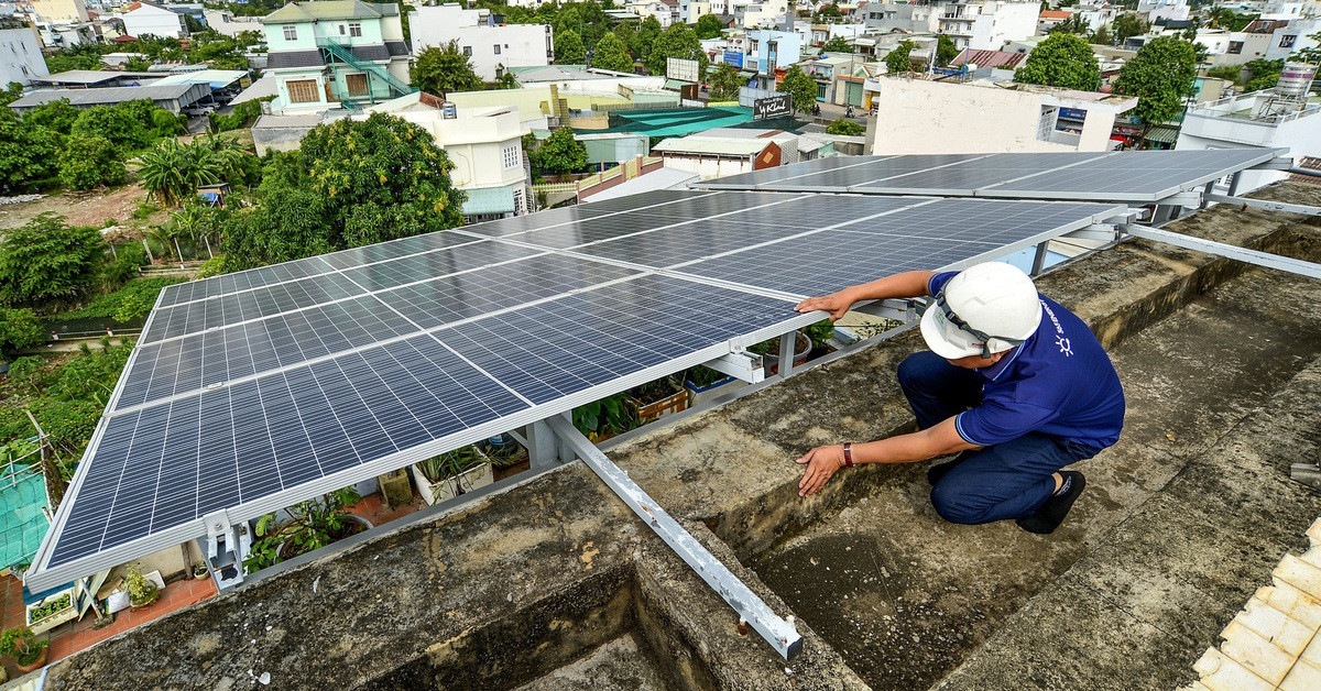 Thủ tướng: Có giải pháp bố trí nguồn ngân sách hỗ trợ người dân lắp đặt điện mặt trời mái nhà