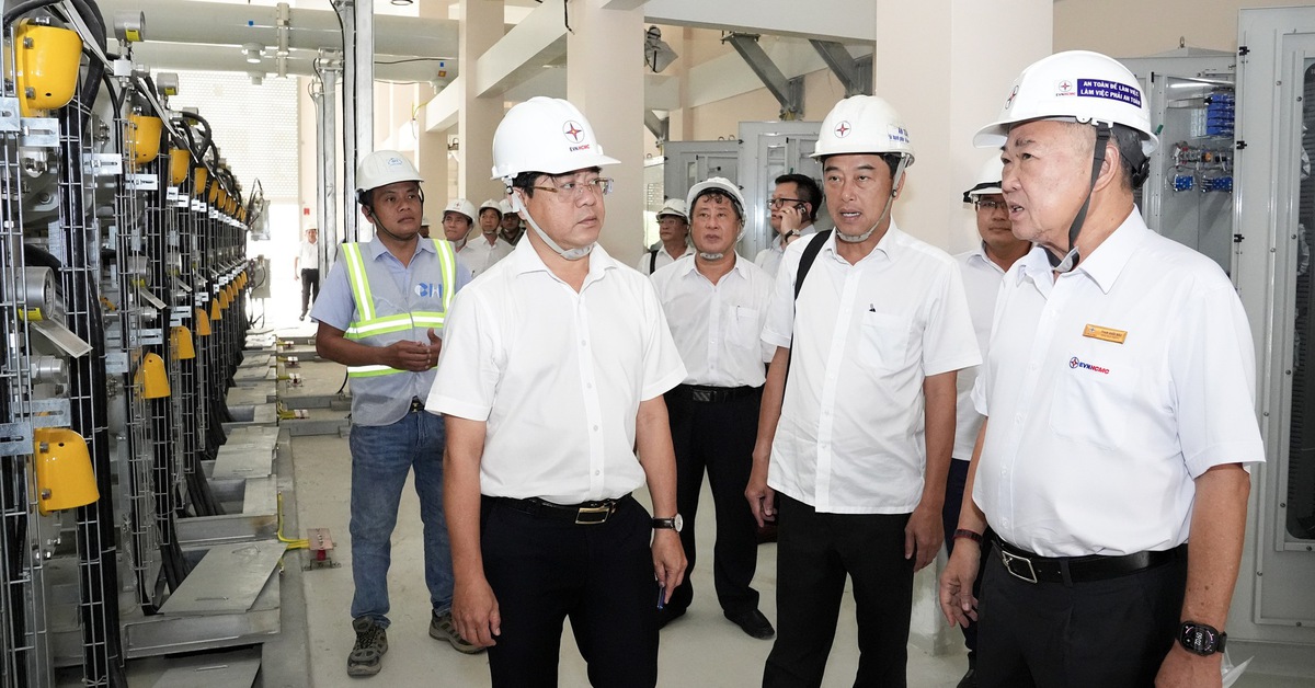 Chủ tịch EVNHCMC Phạm Quốc Bảo cùng công ty được vinh danh thành tựu vì Việt Nam số 2026